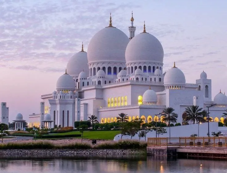 Grande Mosquée Sheikh Zayed au crépuscule