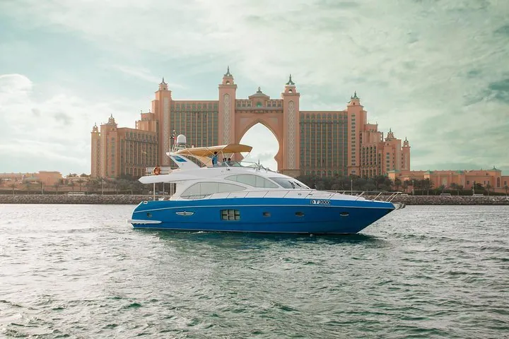 Yacht Majesty 64 à Dubai Marina