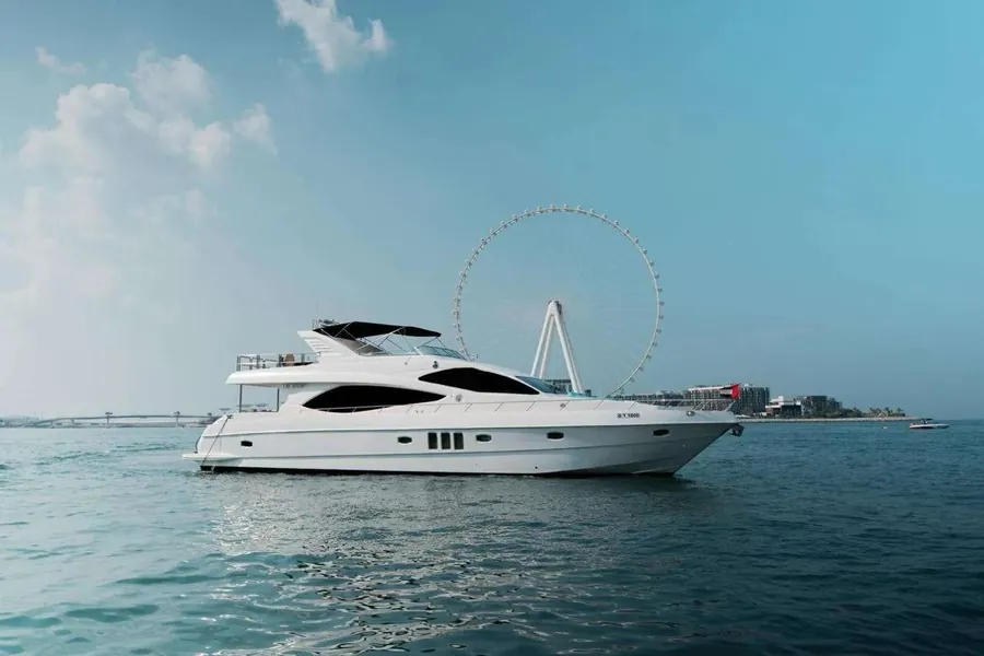 Yacht Majesty 77 à Dubai Marina